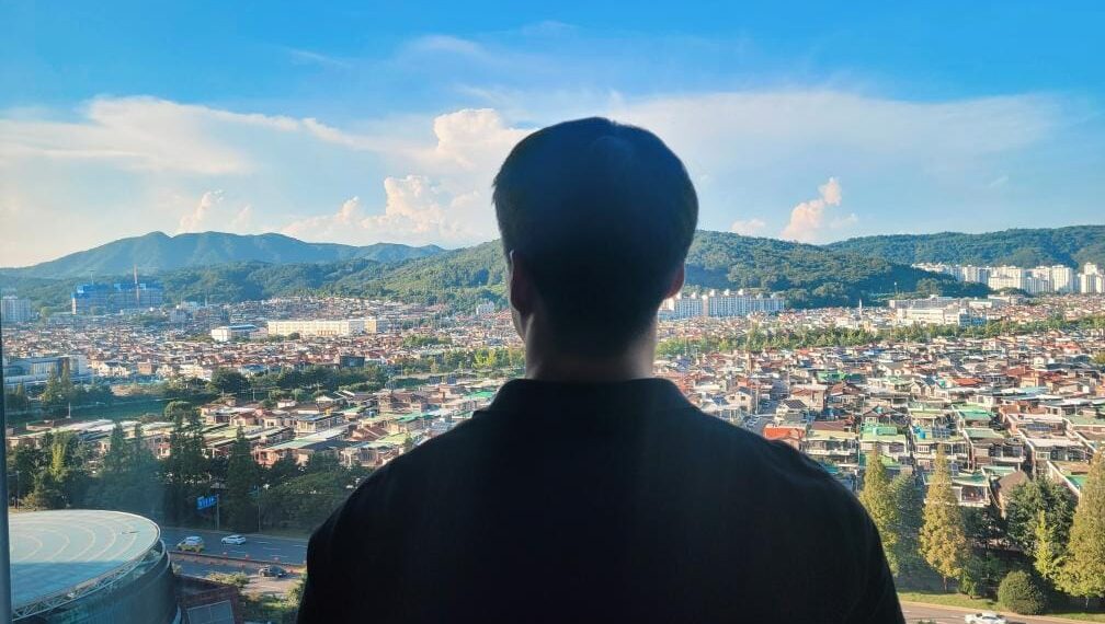 Découvre qui est SungWon Lee (french and English)